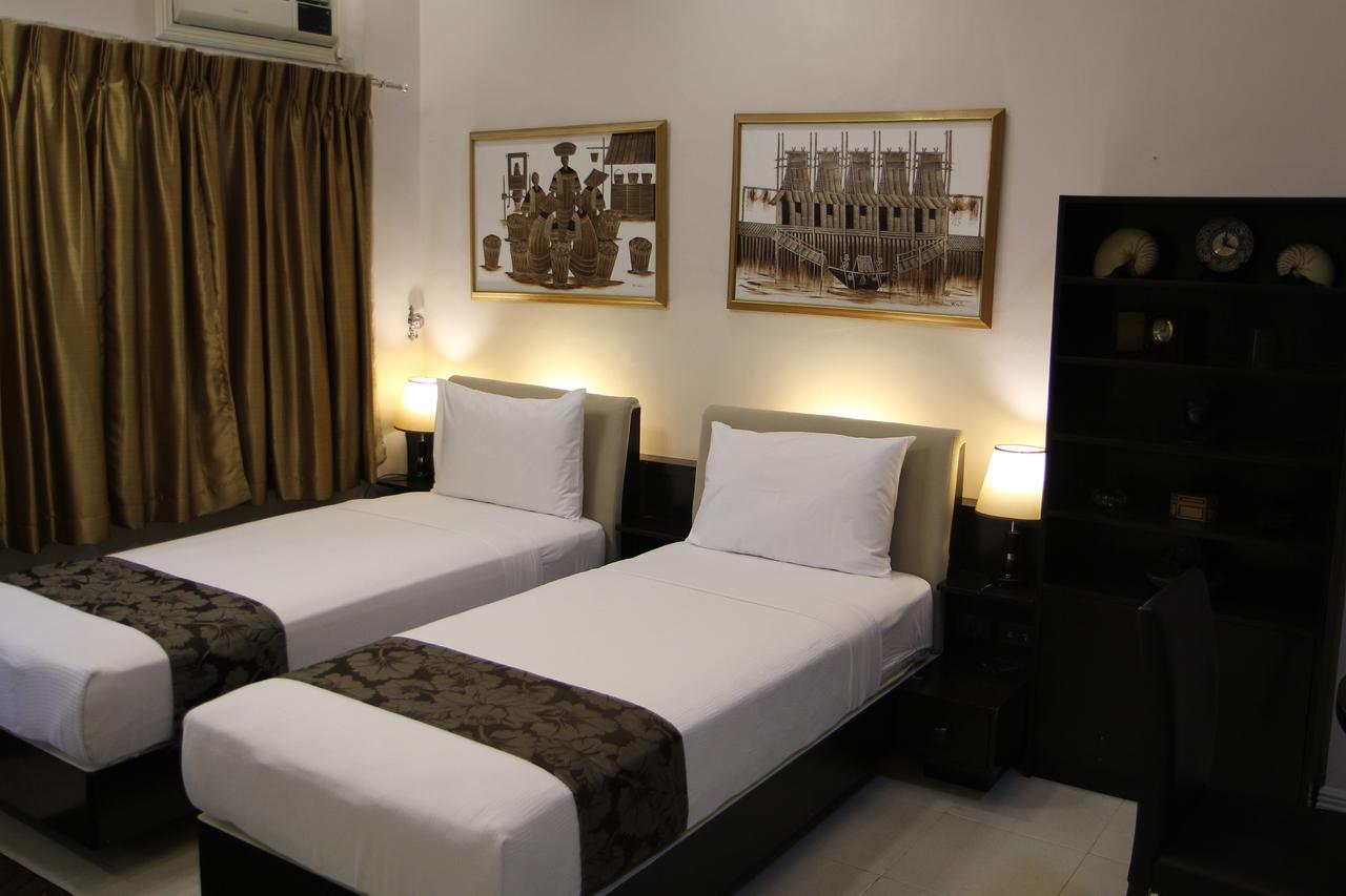 New Manila Suites Exterior photo